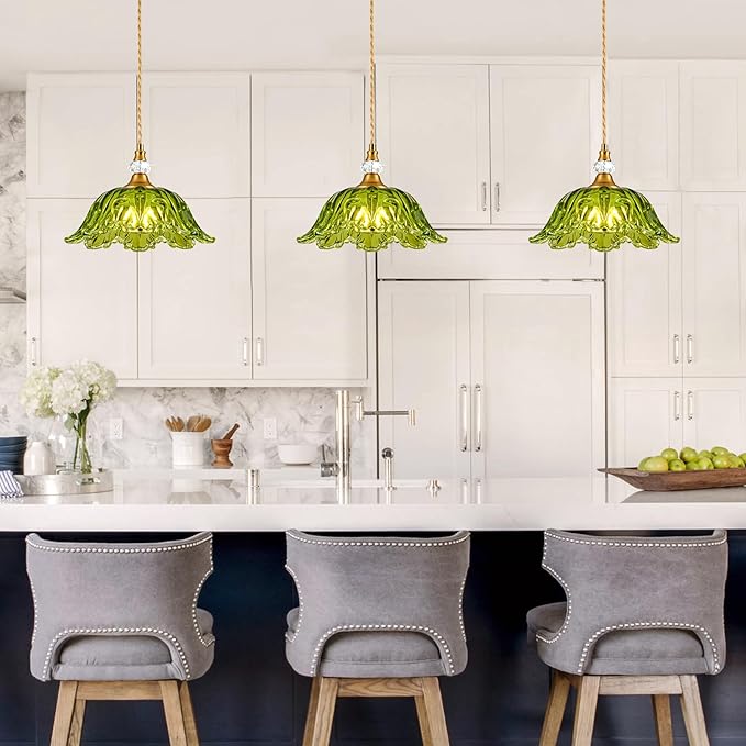 1 Piece Vintage Chandelier Light Fixtures with Green Glass Shade, Matte Antique Brass Finish Pendant Light Kitchen Island, Adjustable Hanging Light for Dining Room, Hallway, Living Room, Bedroom